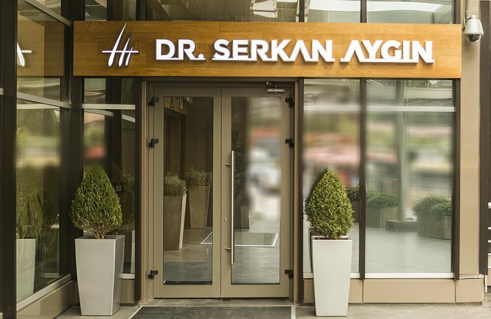 hair transplant turkey_Dr serkan aygin clinic enterence